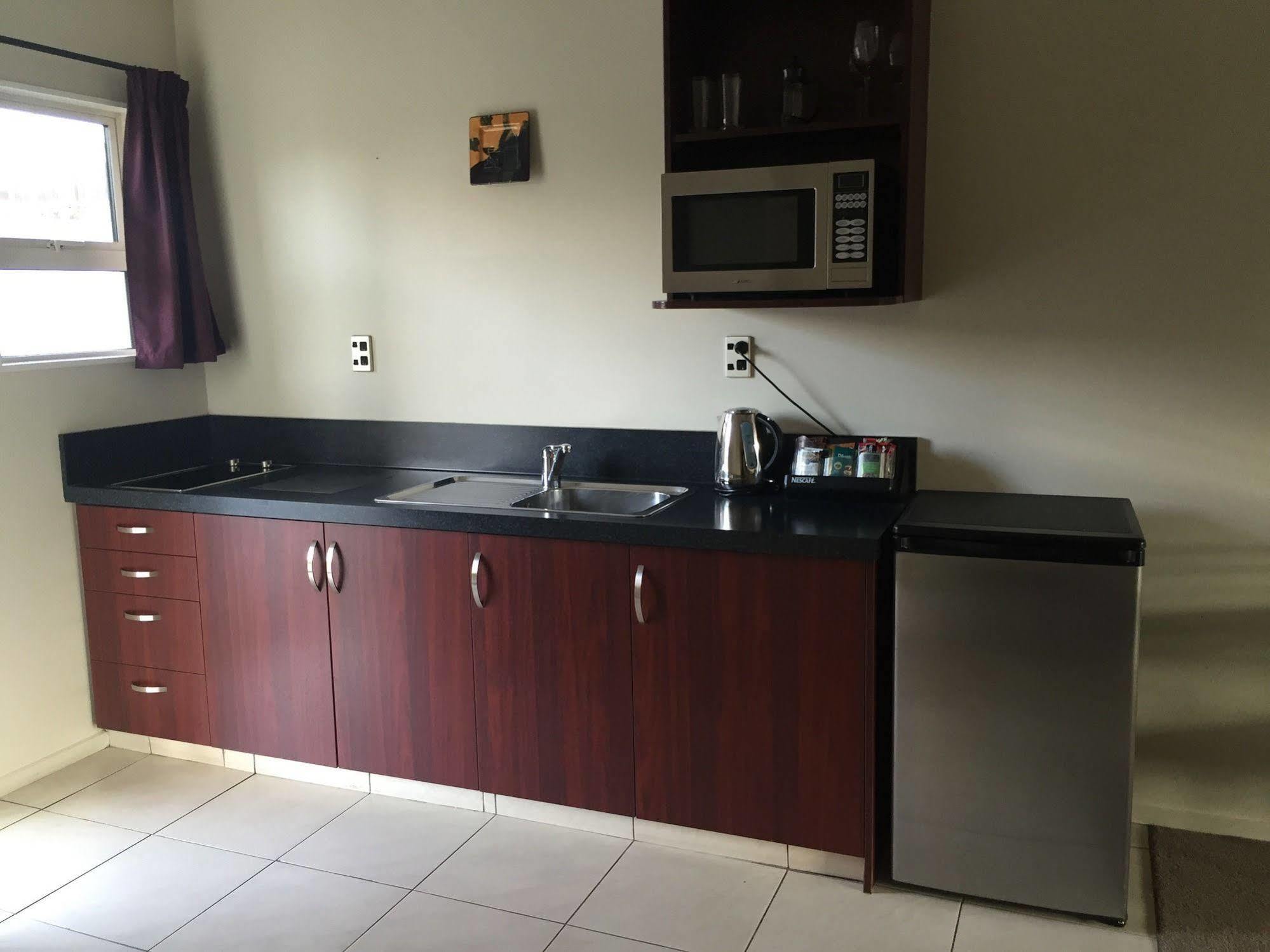 อเวนิว มอเตอร์ ลอดจ์ Motel ทิมารู ภายนอก รูปภาพ